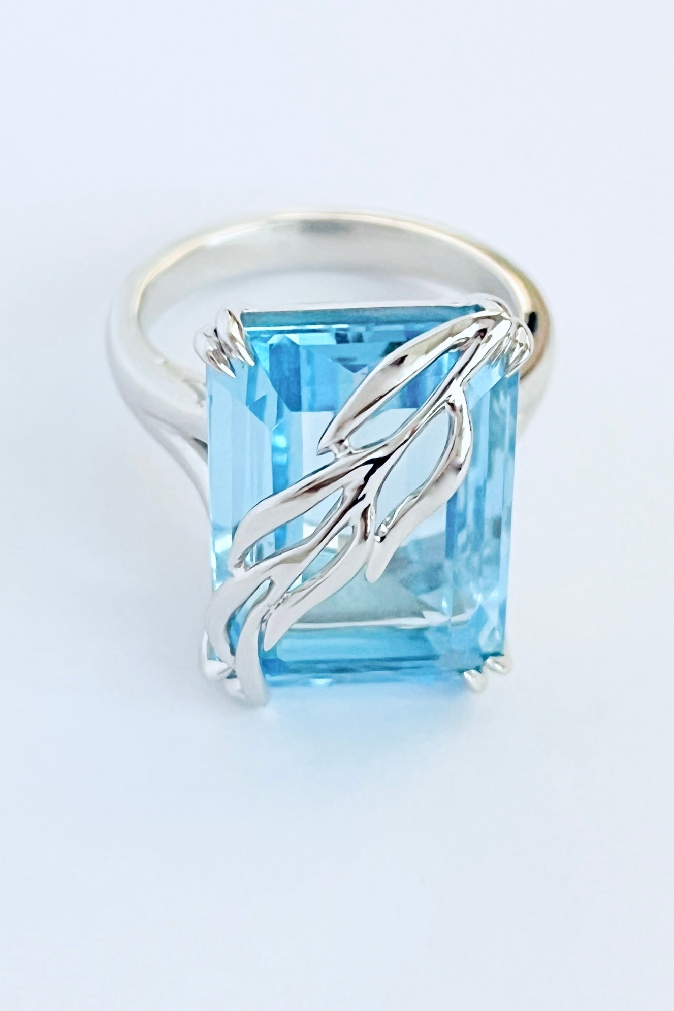 blue n white Authentic Design Wedding Ring Customization (18k gold with your selected stone) 原創設計 18K金戒指 配寶石 訂製