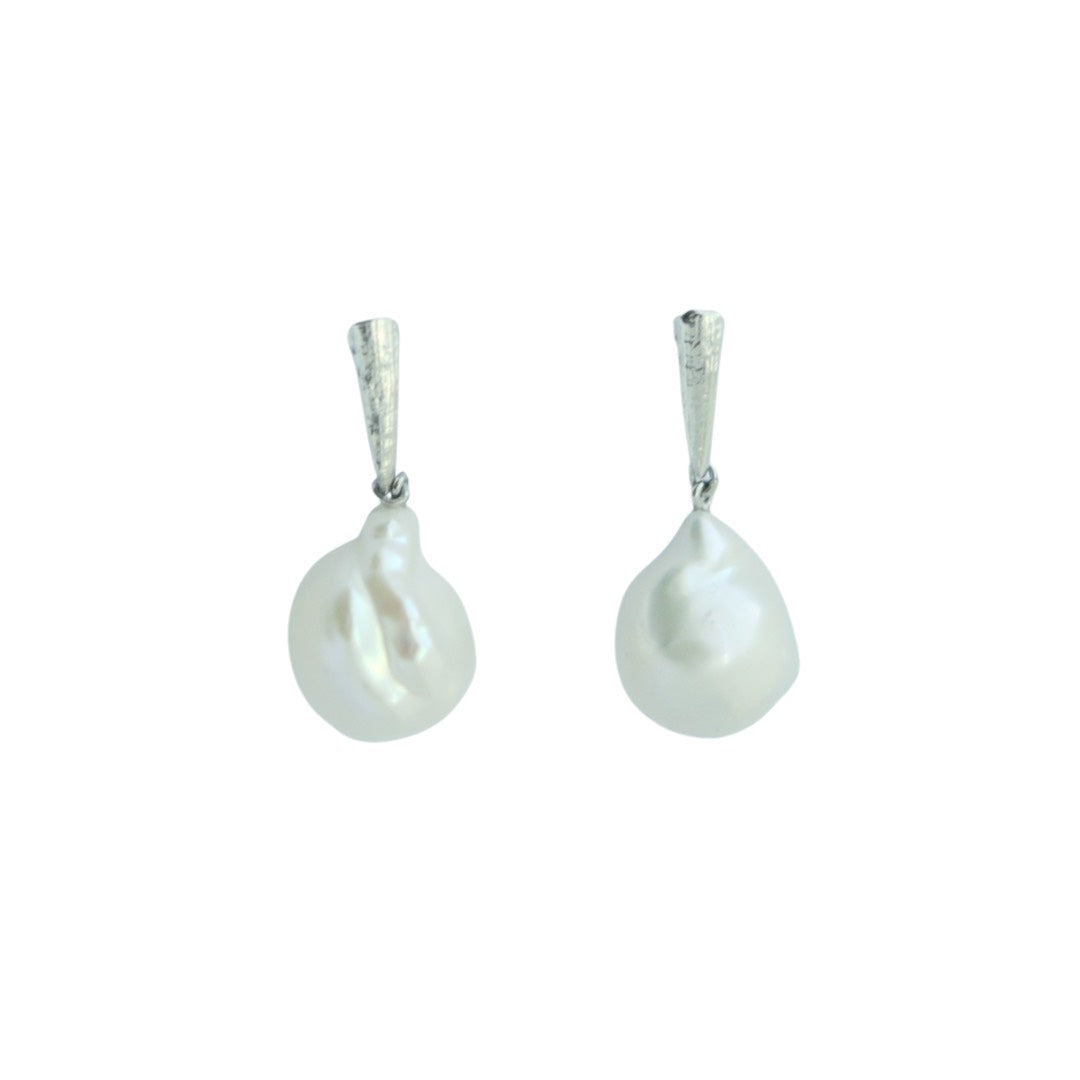 Ocean Spirit  Collection Small Baroque Pearl Earrings 海洋精靈系列 小巴洛克珍珠耳環
