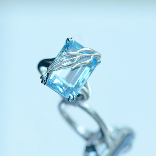 blue n white Authentic Design Wedding Ring Customization (18k gold with your selected stone) 原創設計 18K金戒指 配寶石 訂製