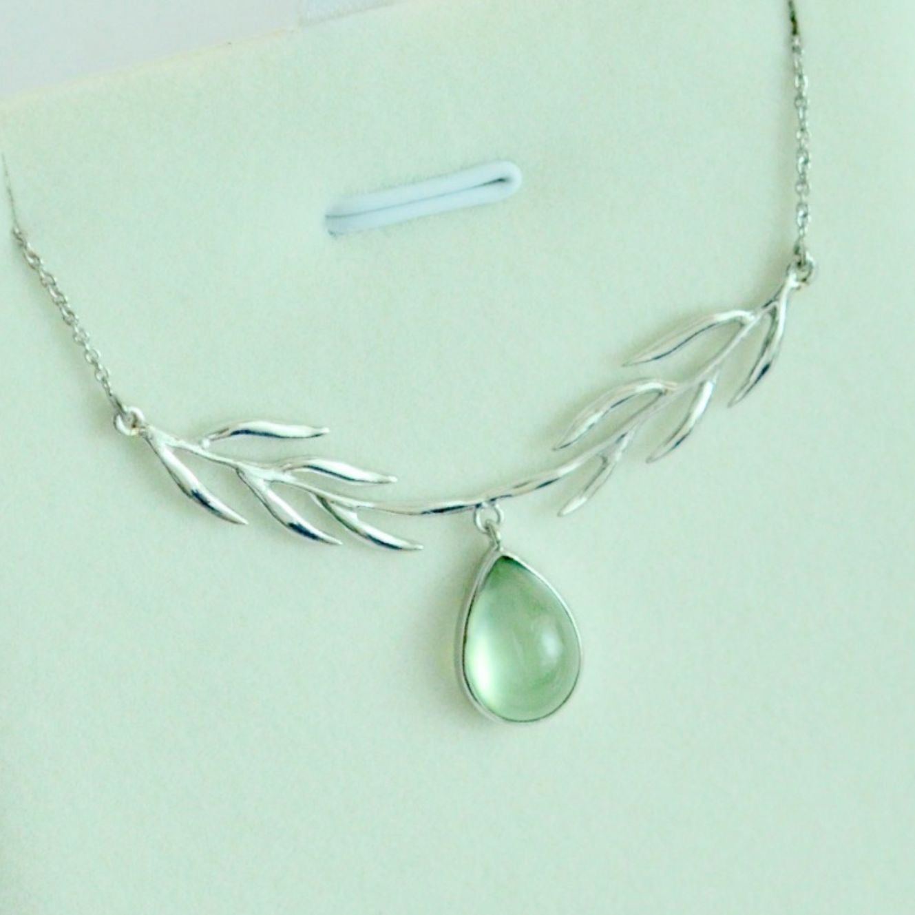Healing Necklace with Prehnite 治癒系列 葡萄石項鍊